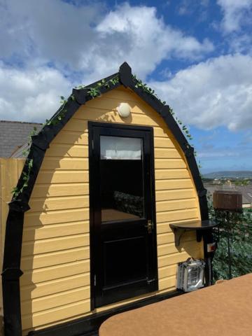 Arch Pod & Hot Tub Lägenhet Carndonagh Exteriör bild